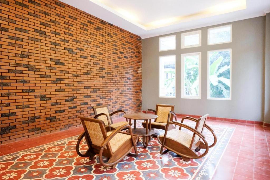 Hotel Super Oyo Collection O 2383 Andongkoe 64 Salatiga
